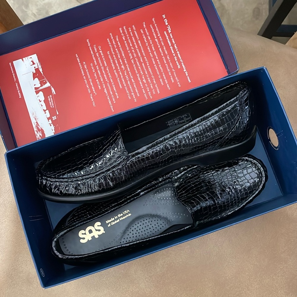 SAS SIZE 10 1/2 LOAFERS